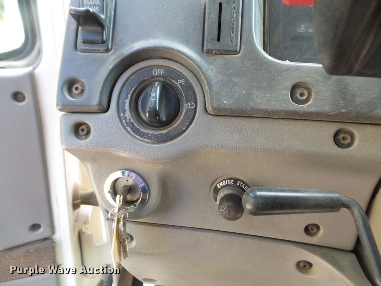 image for item DD6298 1997 Ford Aeromax L9000 flatbed truck