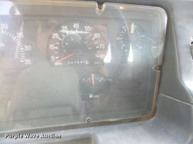 image for item DD6298 1997 Ford Aeromax L9000 flatbed truck