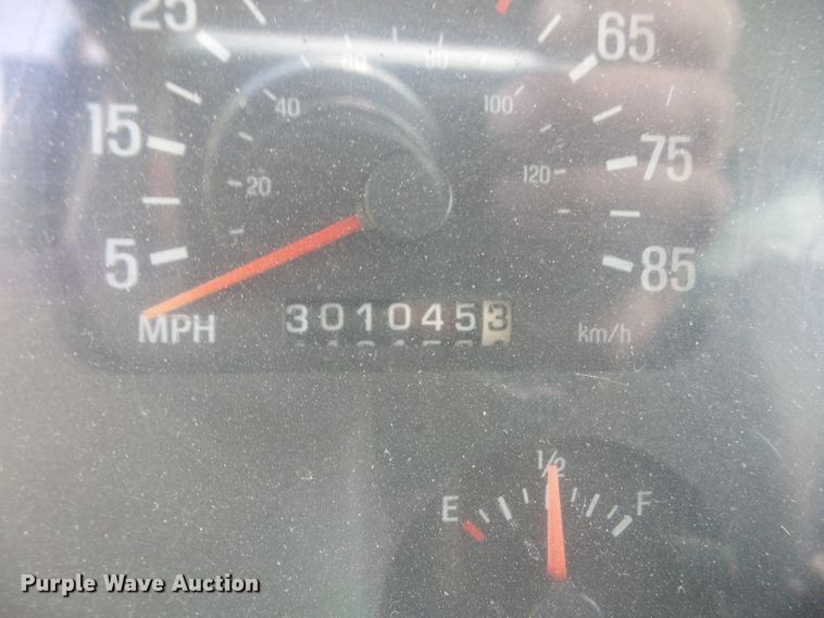 image for item DD6298 1997 Ford Aeromax L9000 flatbed truck