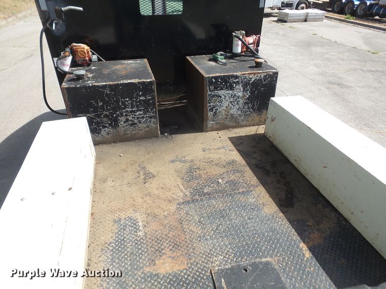 image for item DD6298 1997 Ford Aeromax L9000 flatbed truck