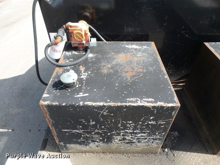 image for item DD6298 1997 Ford Aeromax L9000 flatbed truck