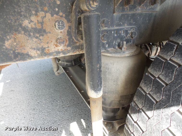 image for item DD6298 1997 Ford Aeromax L9000 flatbed truck