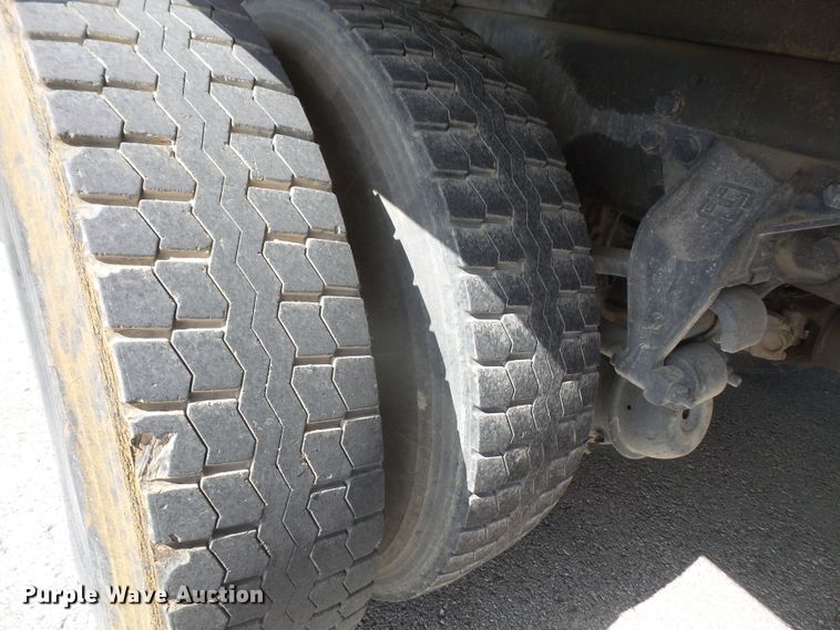 image for item DD6298 1997 Ford Aeromax L9000 flatbed truck