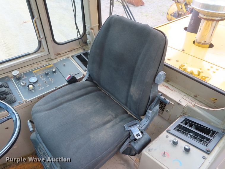 image for item DD6306 1992 John Deere 544E wheel loader