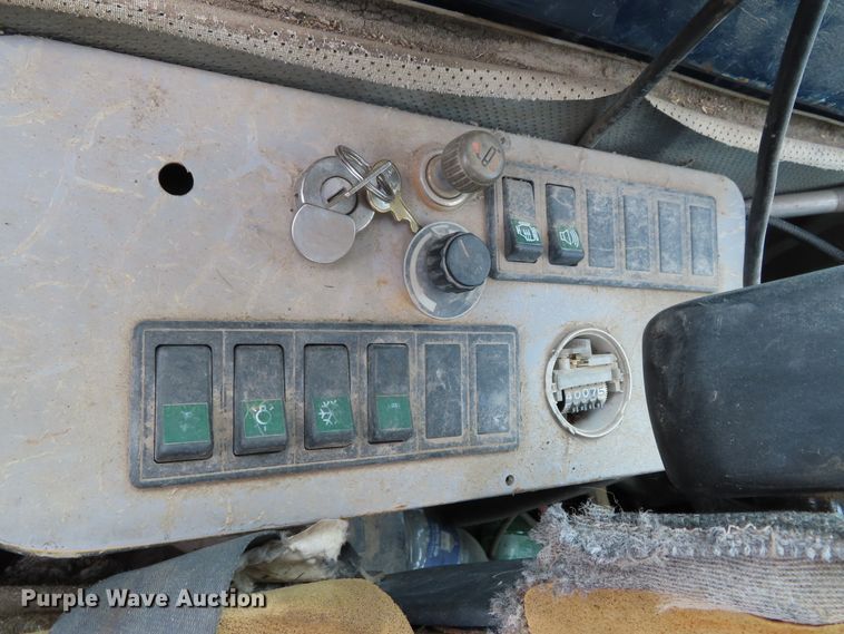 image for item DD6307 1998 Hyundai Robex 210LC-3 excavator