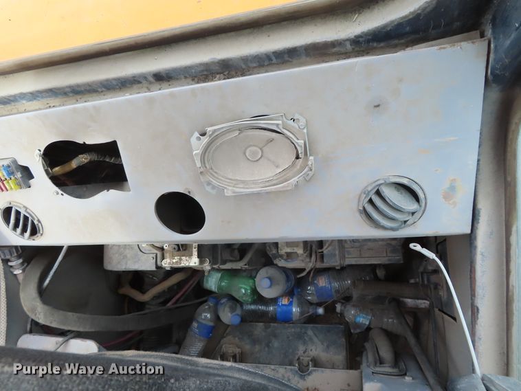 image for item DD6307 1998 Hyundai Robex 210LC-3 excavator