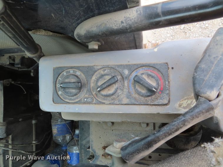 image for item DD6307 1998 Hyundai Robex 210LC-3 excavator