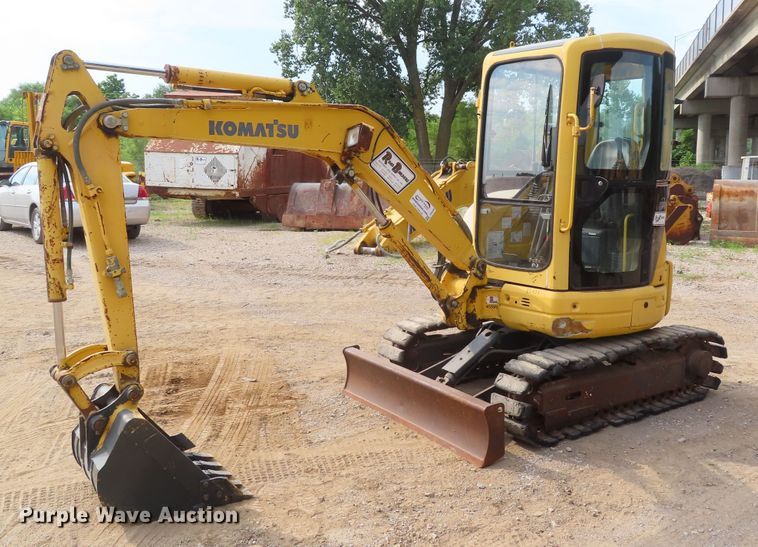 image for item DD6308 2000 Komatsu PC30MR-1 mini excavator