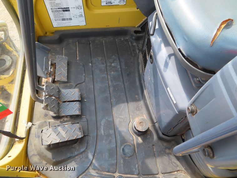 image for item DD6308 2000 Komatsu PC30MR-1 mini excavator