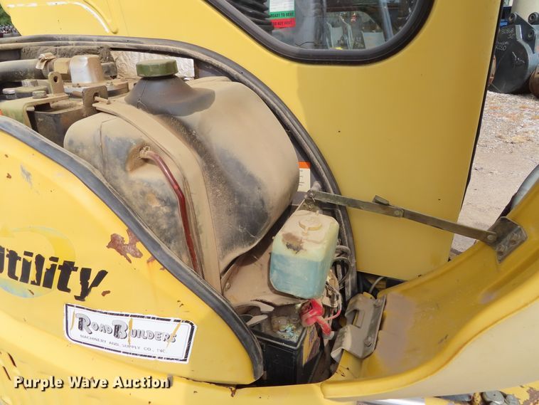 image for item DD6308 2000 Komatsu PC30MR-1 mini excavator