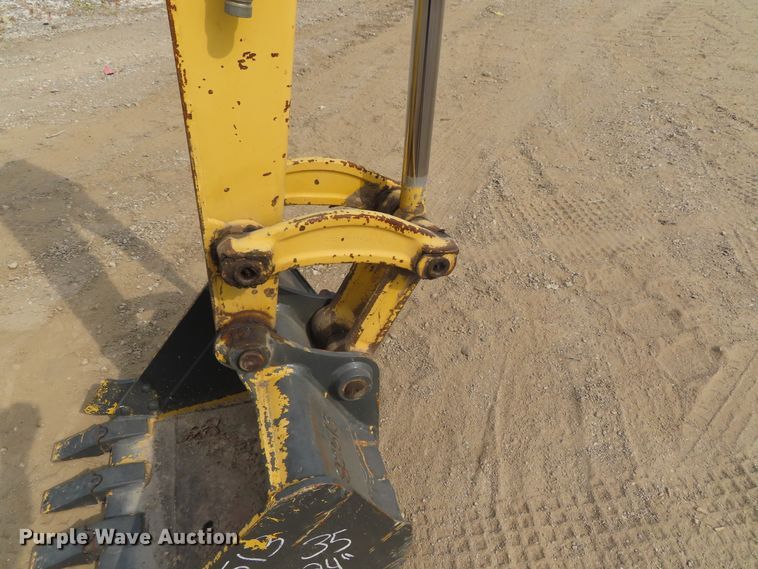 image for item DD6308 2000 Komatsu PC30MR-1 mini excavator