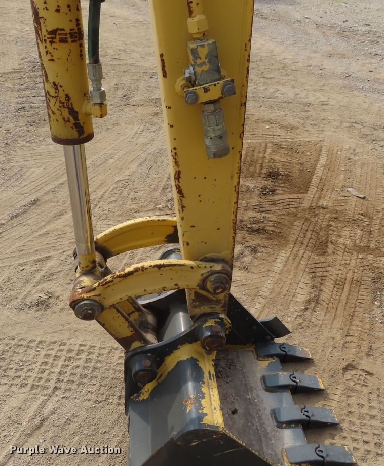 image for item DD6308 2000 Komatsu PC30MR-1 mini excavator