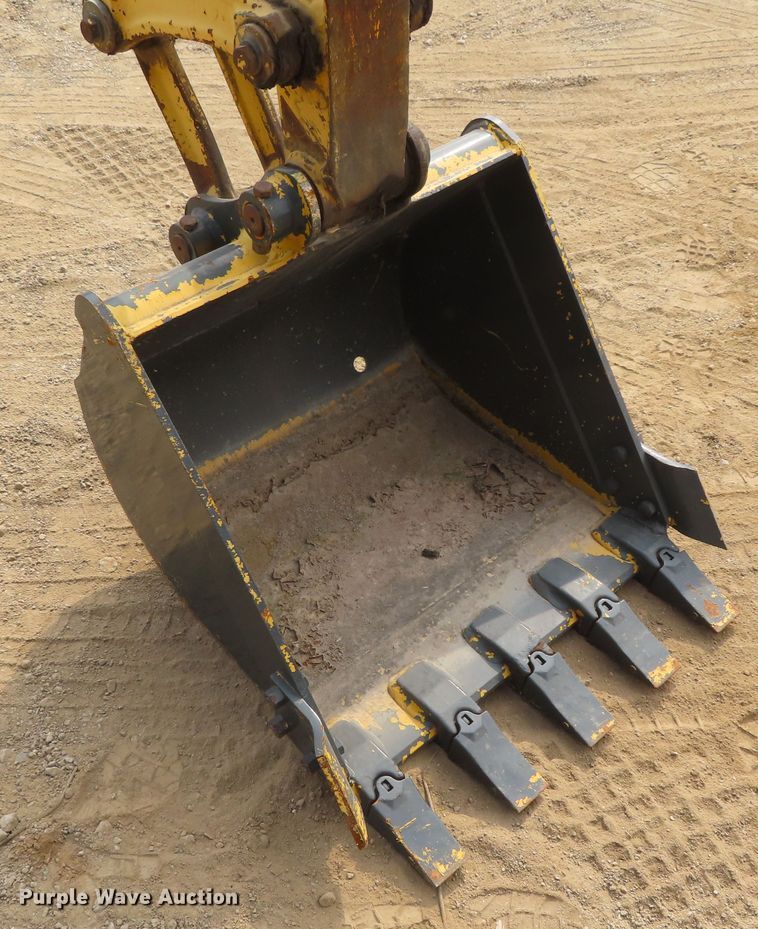 image for item DD6308 2000 Komatsu PC30MR-1 mini excavator