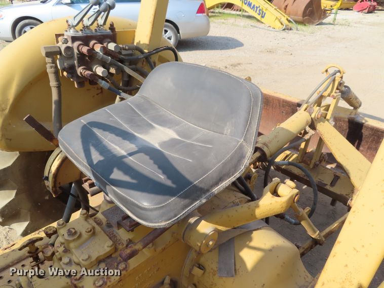 image for item DD6309 Ford 445 tractor