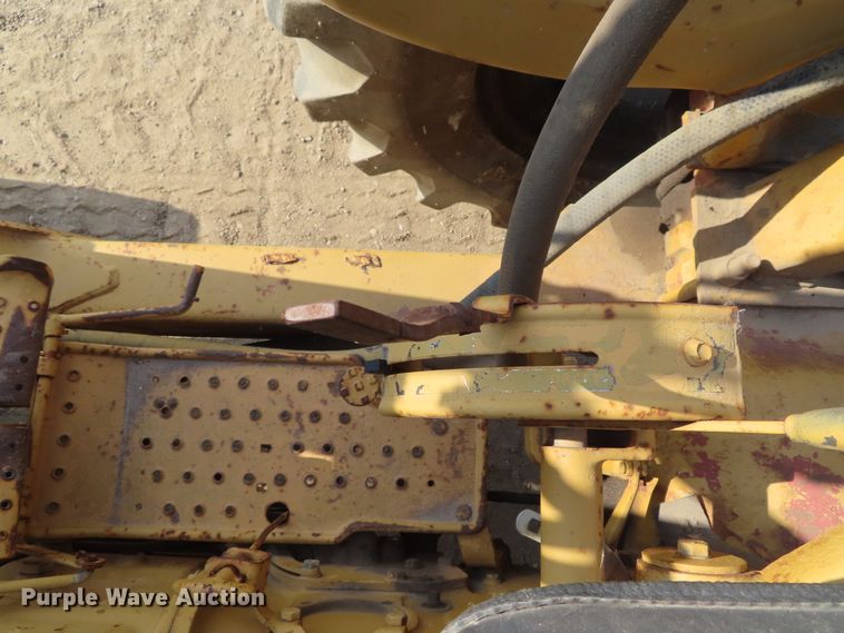 image for item DD6309 Ford 445 tractor