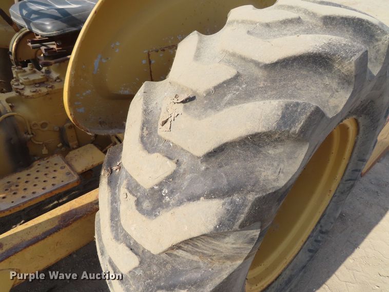 image for item DD6309 Ford 445 tractor