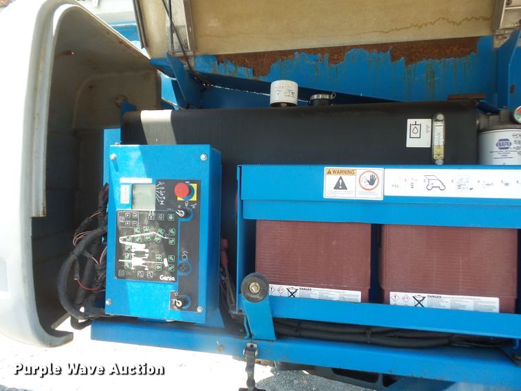 image for item DD6332 2008 Genie Z-135 boom lift