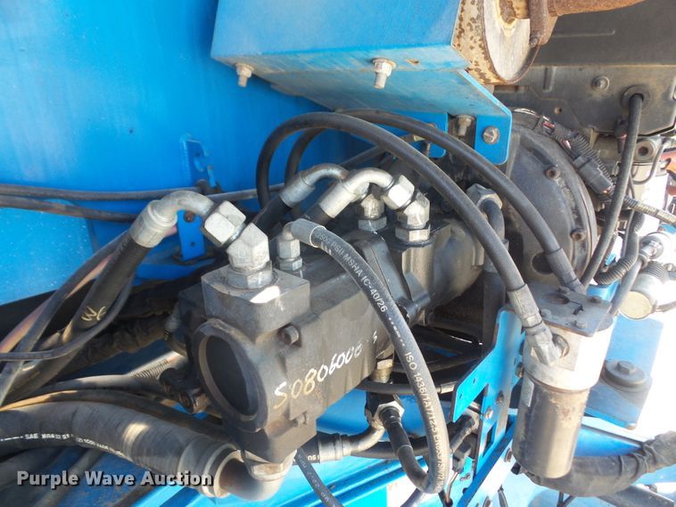 image for item DD6332 2008 Genie Z-135 boom lift