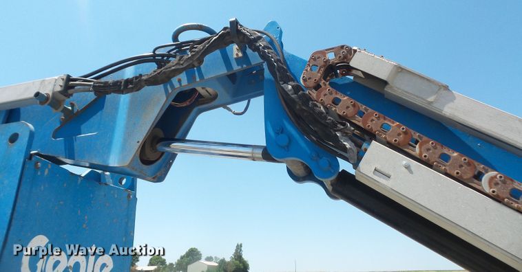 image for item DD6332 2008 Genie Z-135 boom lift