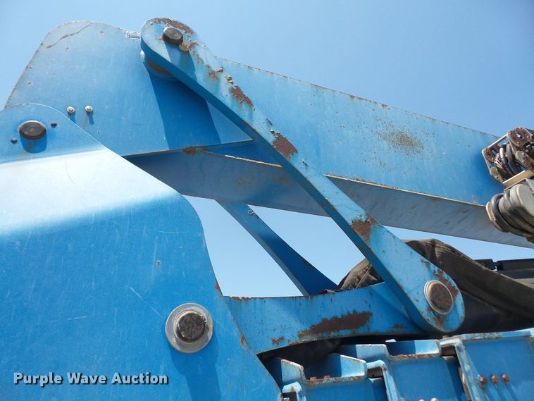 image for item DD6332 2008 Genie Z-135 boom lift