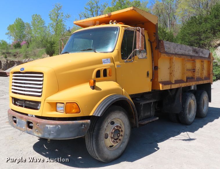 image for item DE3475 1998 Ford Louisville dump truck