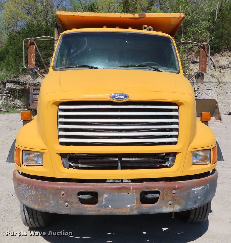 image for item DE3475 1998 Ford Louisville dump truck