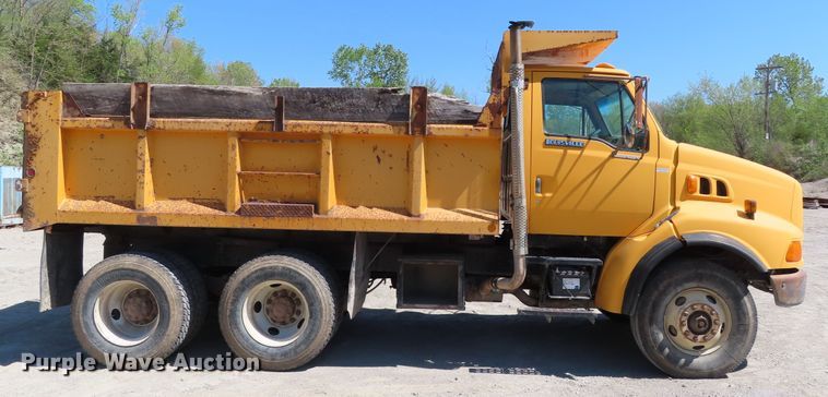 image for item DE3475 1998 Ford Louisville dump truck