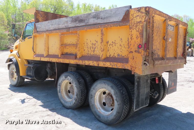 image for item DE3475 1998 Ford Louisville dump truck