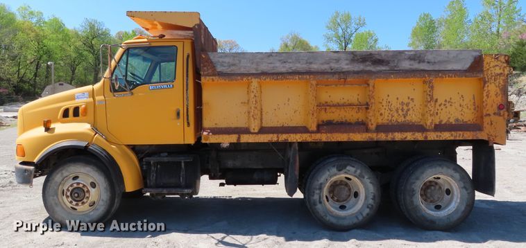 image for item DE3475 1998 Ford Louisville dump truck