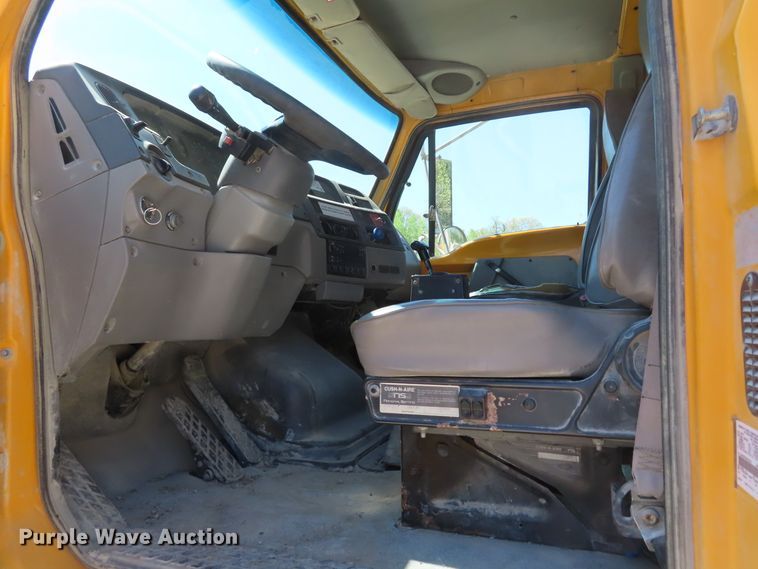 image for item DE3475 1998 Ford Louisville dump truck