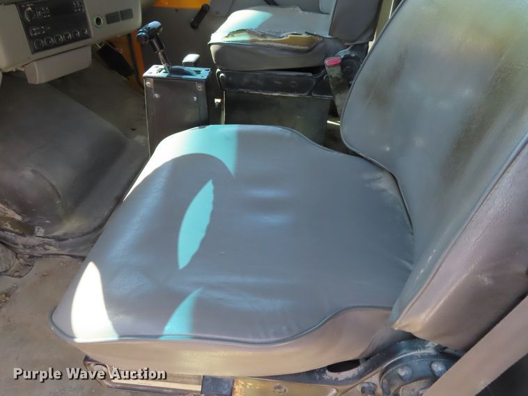 image for item DE3475 1998 Ford Louisville dump truck