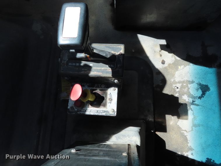 image for item DE3475 1998 Ford Louisville dump truck