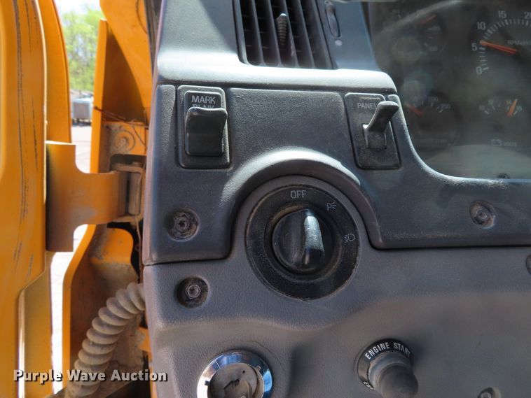 image for item DE3475 1998 Ford Louisville dump truck