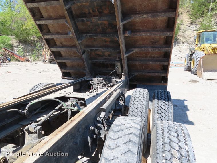 image for item DE3475 1998 Ford Louisville dump truck