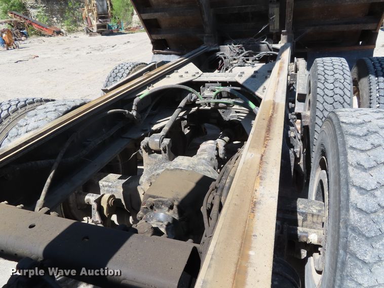 image for item DE3475 1998 Ford Louisville dump truck