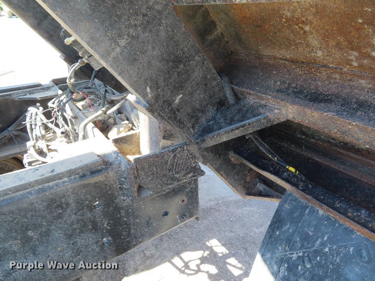 image for item DE3475 1998 Ford Louisville dump truck