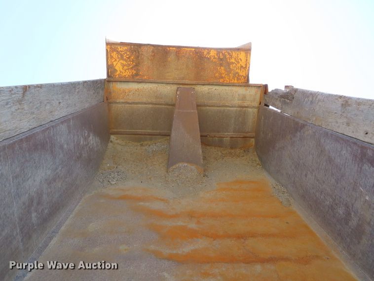 image for item DE3475 1998 Ford Louisville dump truck