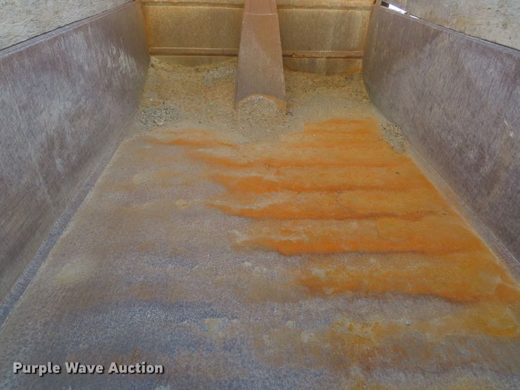 image for item DE3475 1998 Ford Louisville dump truck