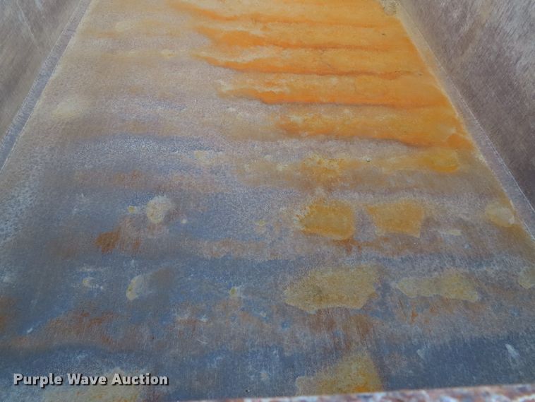 image for item DE3475 1998 Ford Louisville dump truck