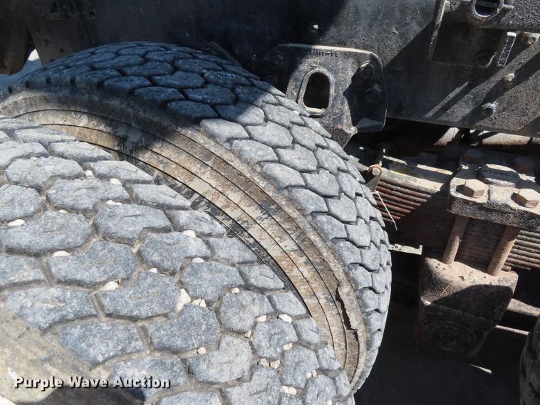 image for item DE3475 1998 Ford Louisville dump truck