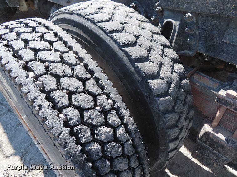 image for item DE3475 1998 Ford Louisville dump truck