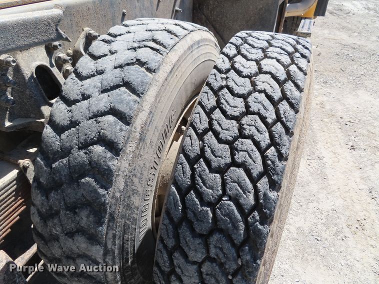 image for item DE3475 1998 Ford Louisville dump truck