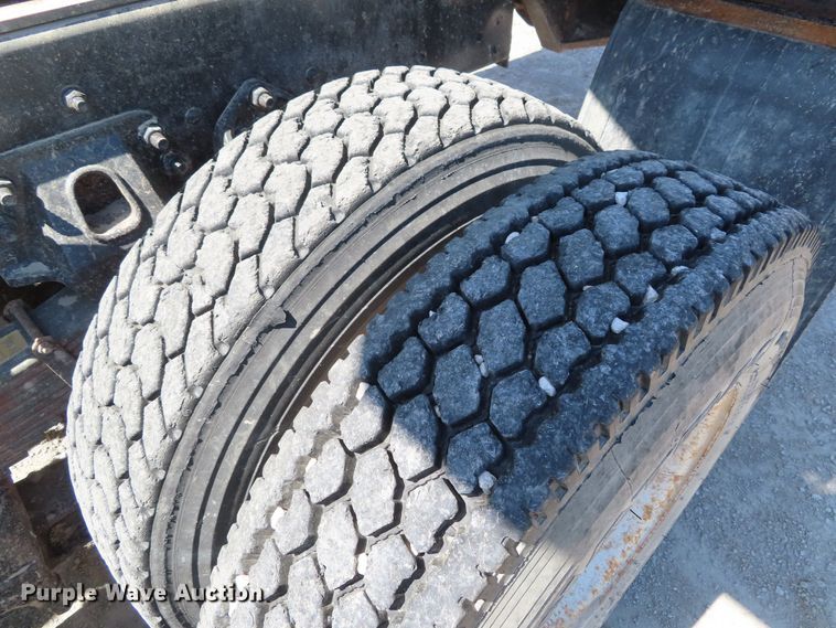 image for item DE3475 1998 Ford Louisville dump truck