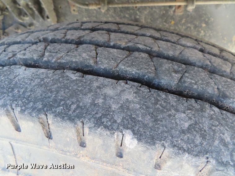 image for item DE3475 1998 Ford Louisville dump truck