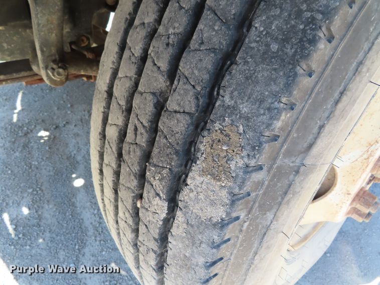 image for item DE3475 1998 Ford Louisville dump truck