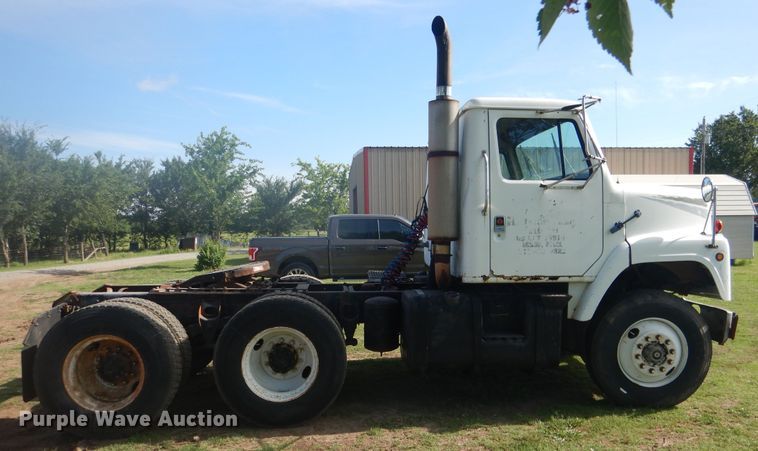 image for item DE3994 1988 International F2275 semi truck