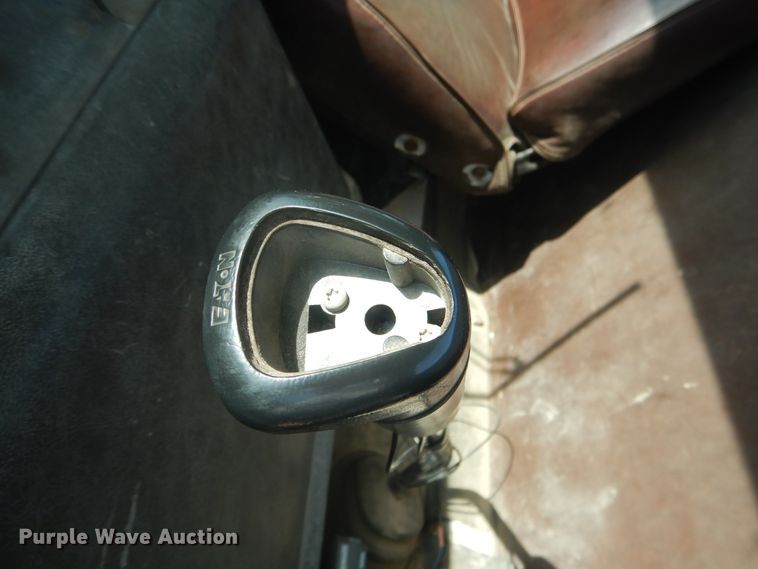 image for item DE3994 1988 International F2275 semi truck