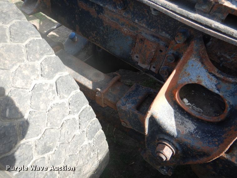 image for item DE3994 1988 International F2275 semi truck