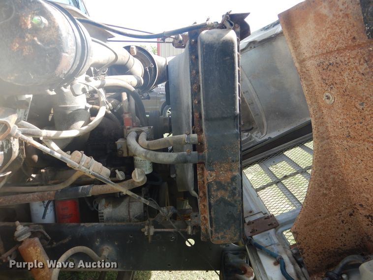 image for item DE3994 1988 International F2275 semi truck