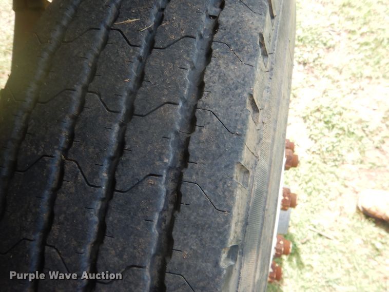 image for item DE3994 1988 International F2275 semi truck